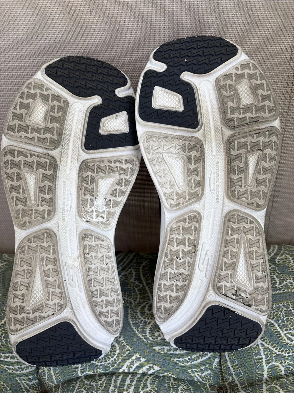 Skechers Men's Navy and White Max Cushion Athletic Sneakers